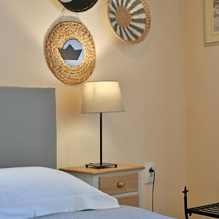 Athina Guesthouse Идра Экстерьер фото