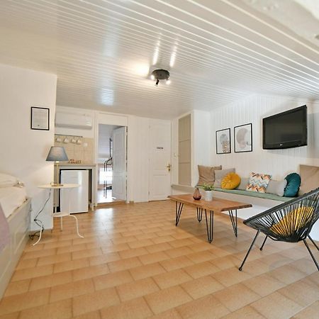 Athina Guesthouse Идра Экстерьер фото