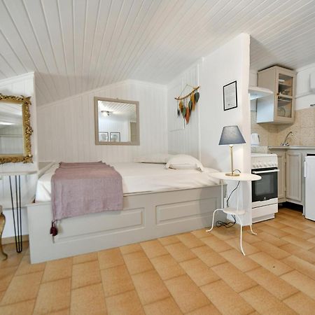 Athina Guesthouse Идра Экстерьер фото