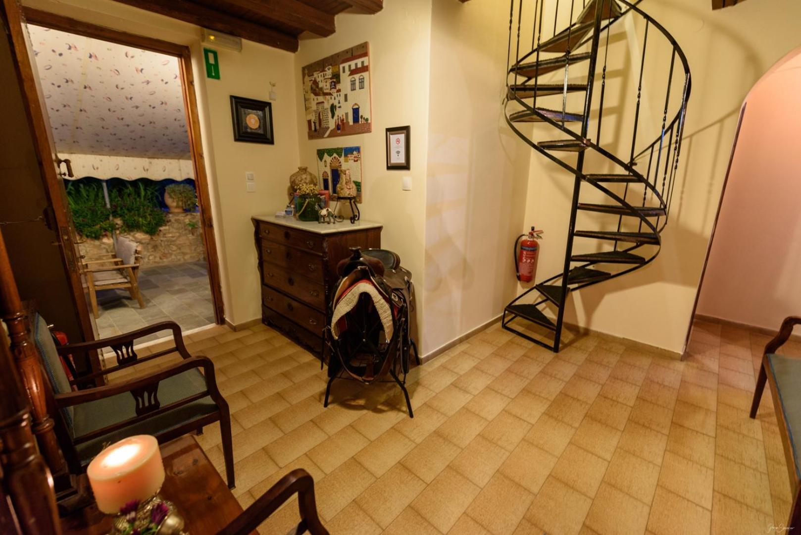 Athina Guesthouse Идра Экстерьер фото