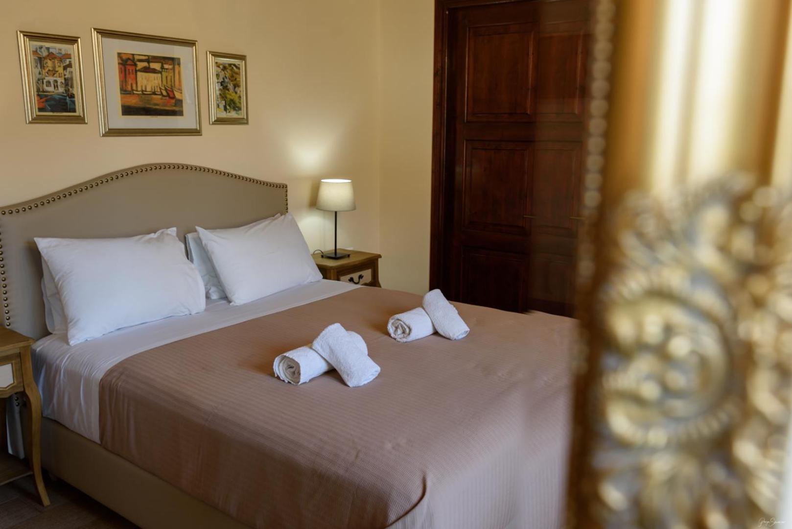 Athina Guesthouse Идра Экстерьер фото