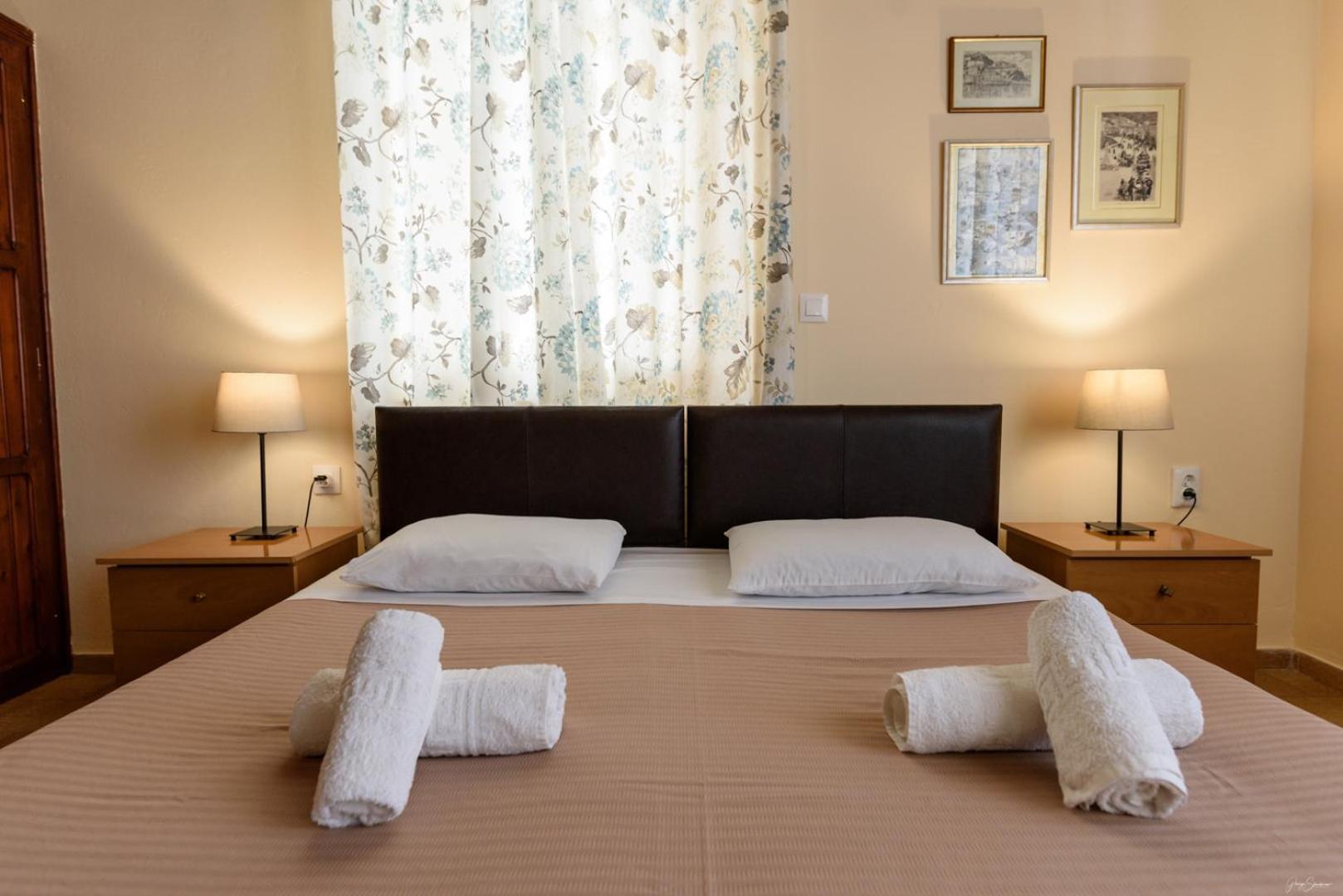 Athina Guesthouse Идра Экстерьер фото