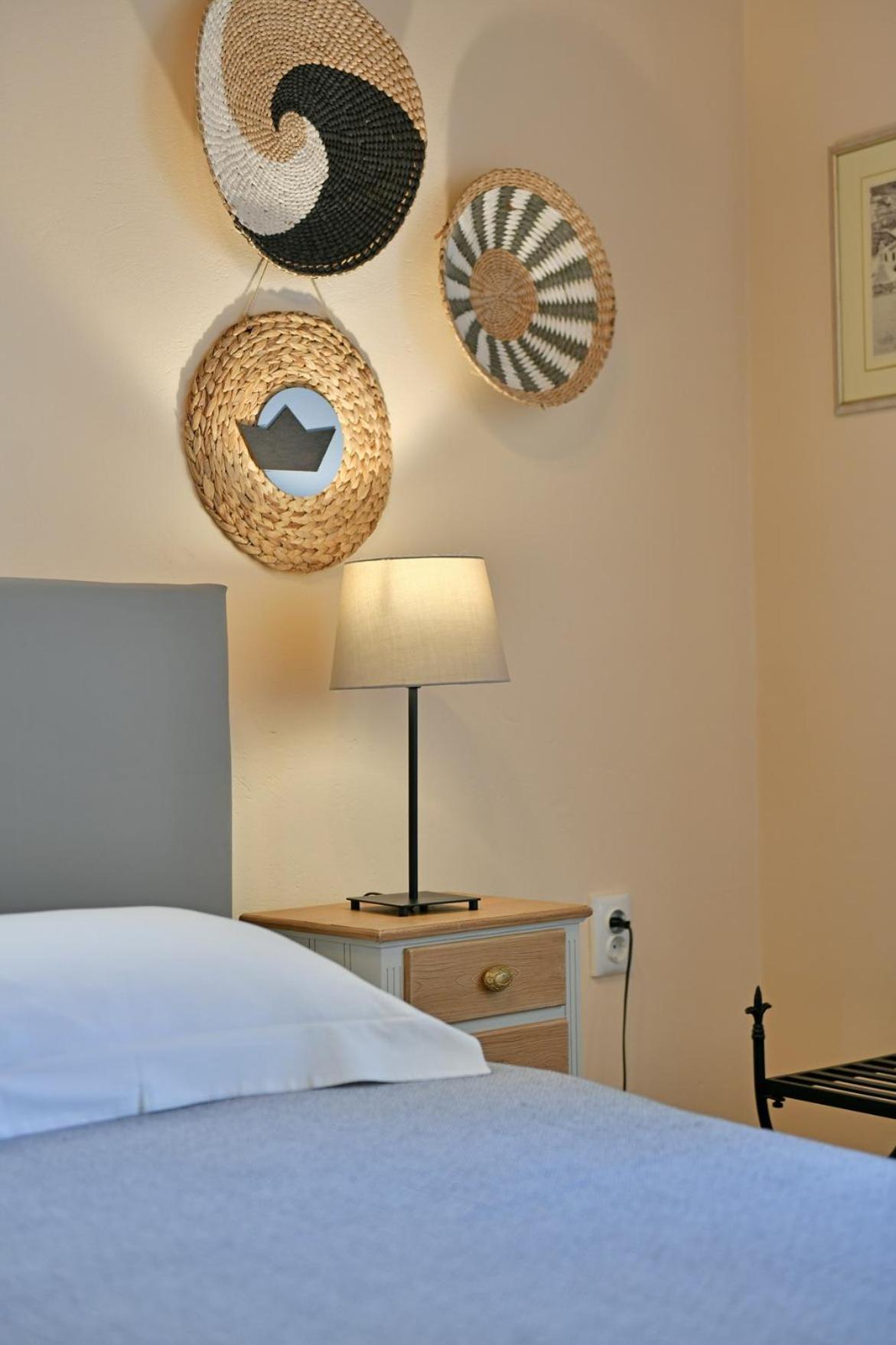 Athina Guesthouse Идра Экстерьер фото