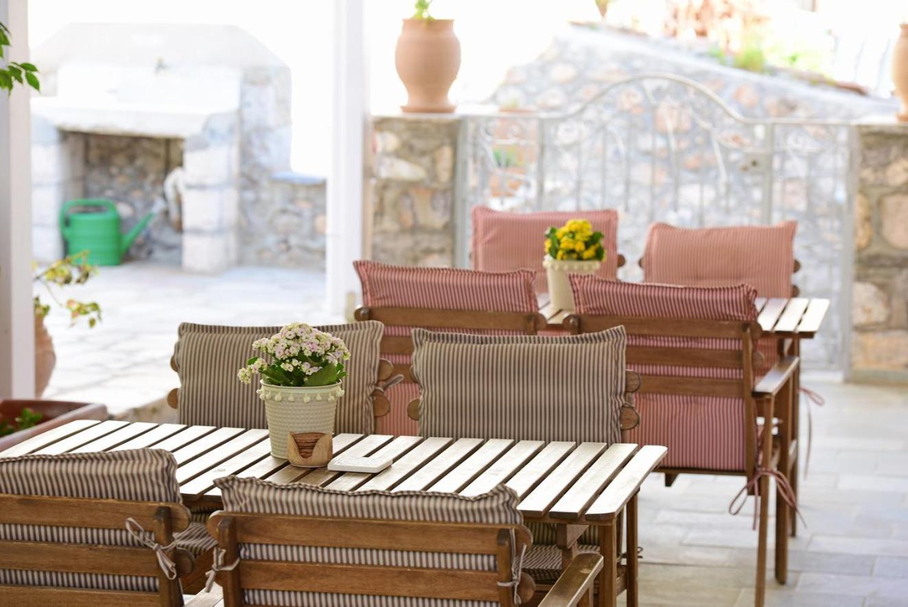 Athina Guesthouse Идра Экстерьер фото