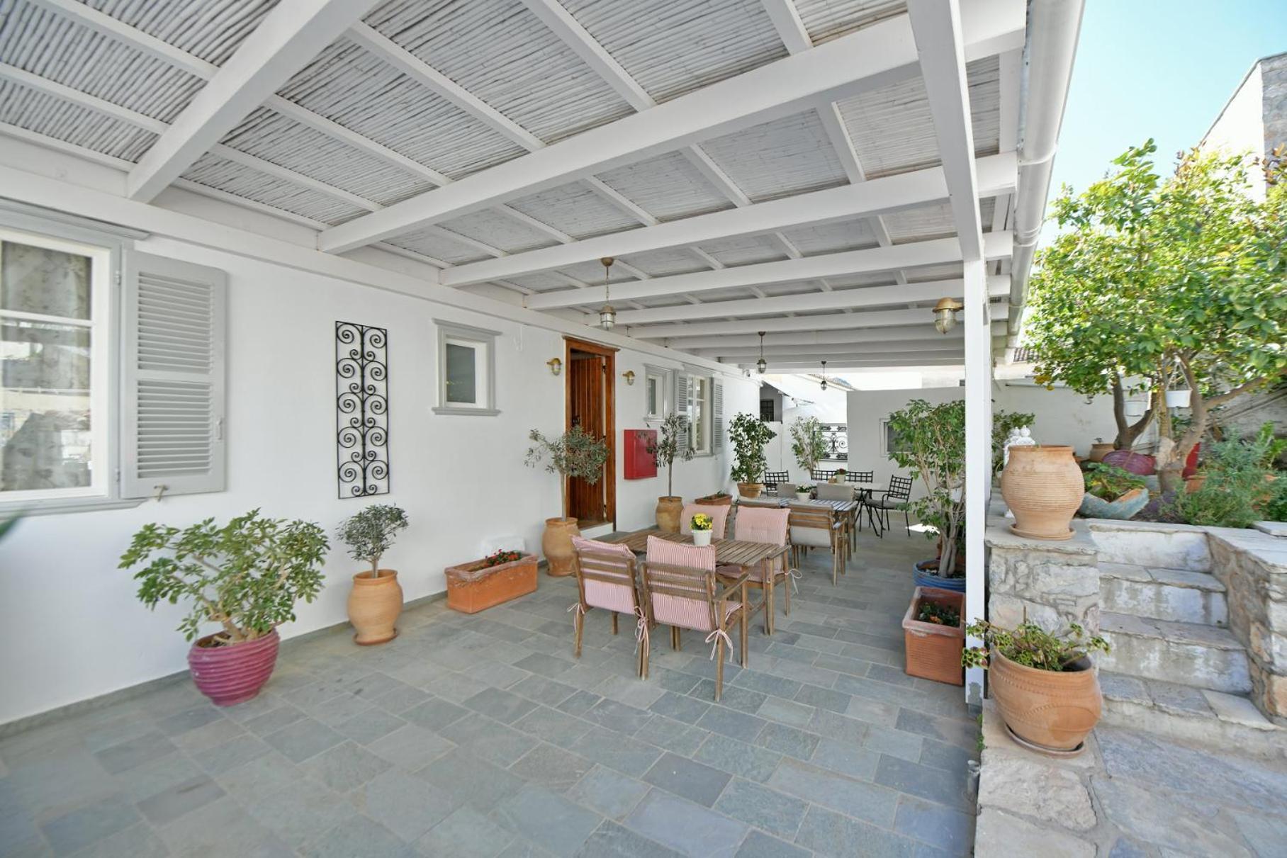 Athina Guesthouse Идра Экстерьер фото