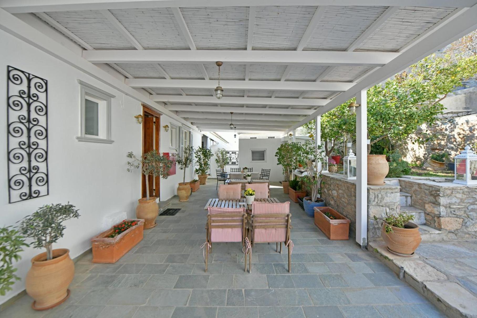 Athina Guesthouse Идра Экстерьер фото
