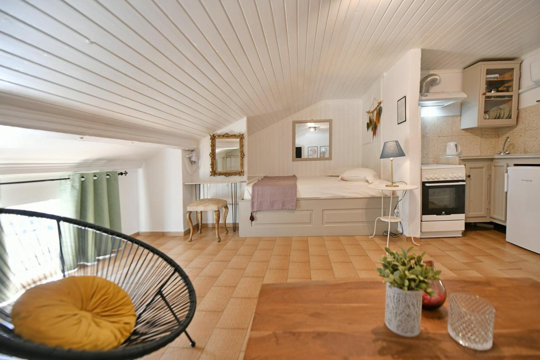 Athina Guesthouse Идра Экстерьер фото