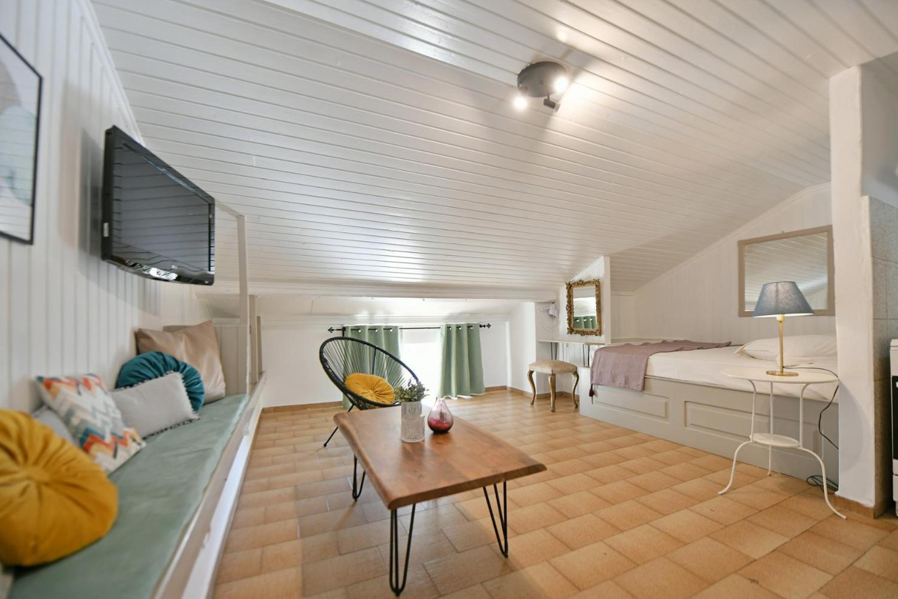 Athina Guesthouse Идра Экстерьер фото