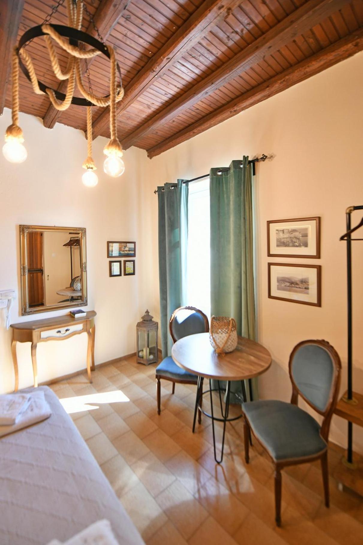 Athina Guesthouse Идра Экстерьер фото