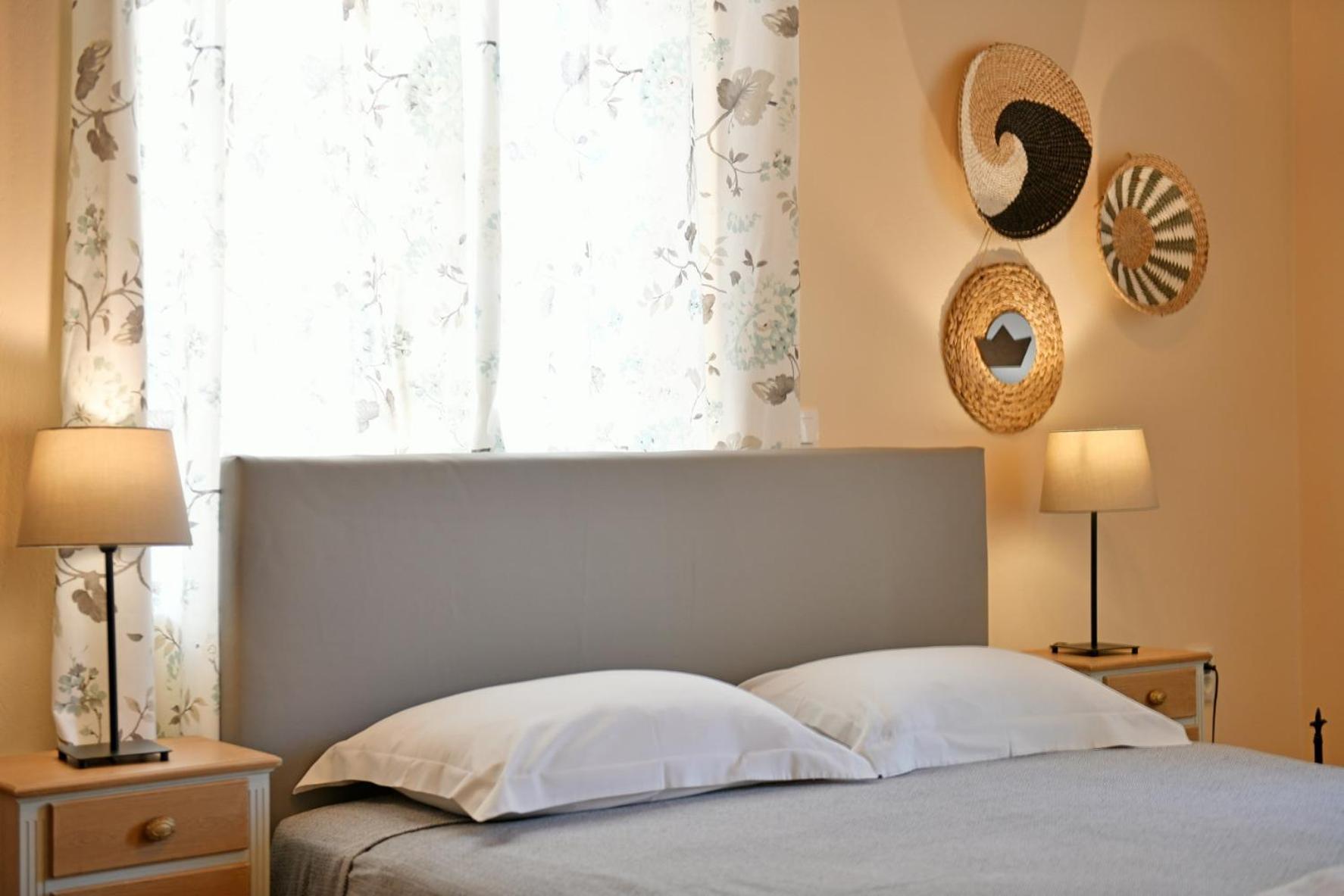 Athina Guesthouse Идра Экстерьер фото