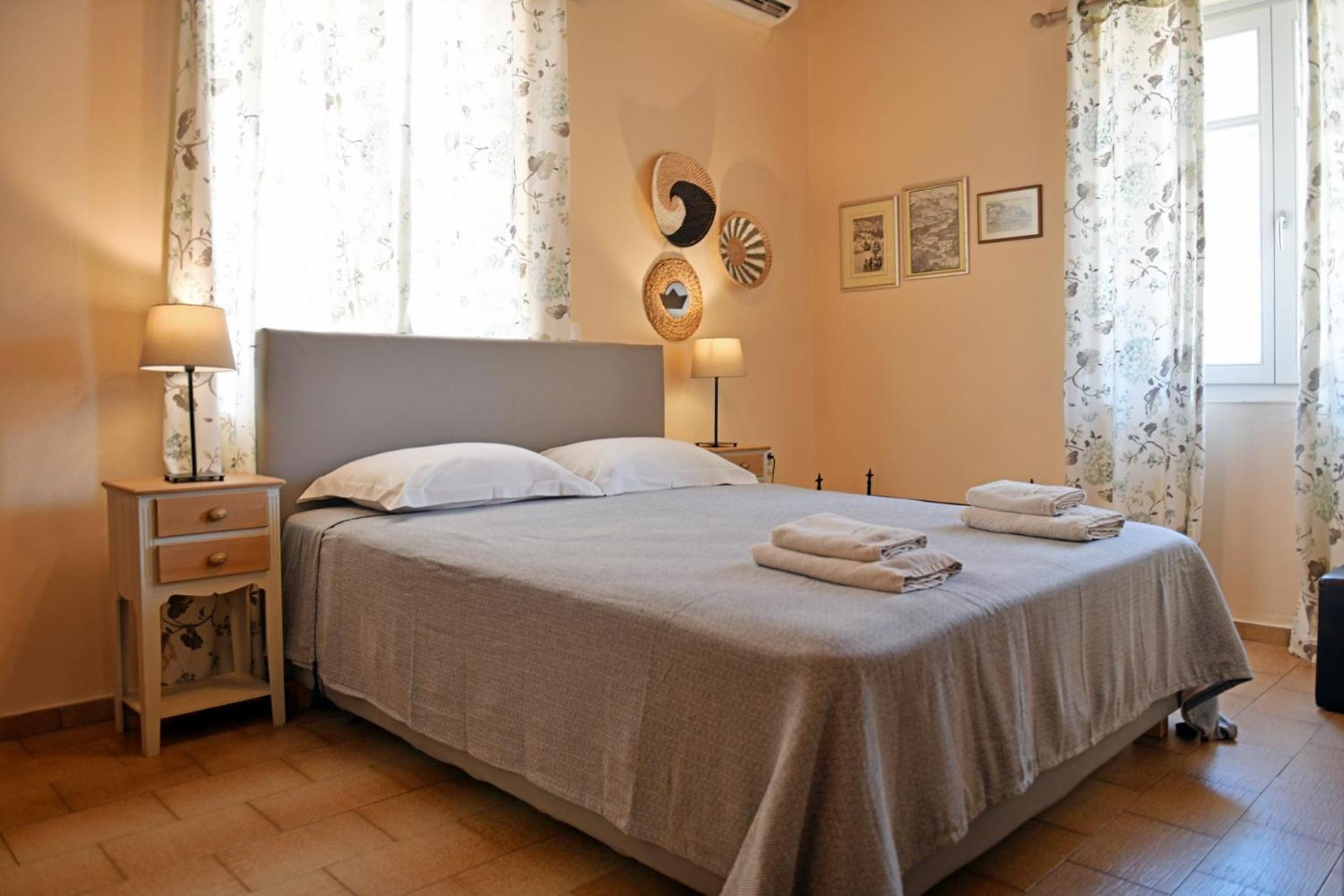 Athina Guesthouse Идра Экстерьер фото